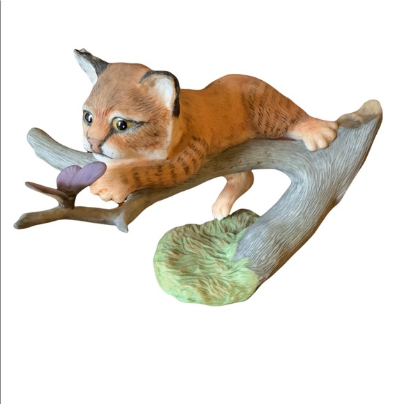 CAPTIVATED 1985 Franklin Mint Fine Porcelain Bobcat W/Butterfly Figurine Vintage - Picture 2 of 9